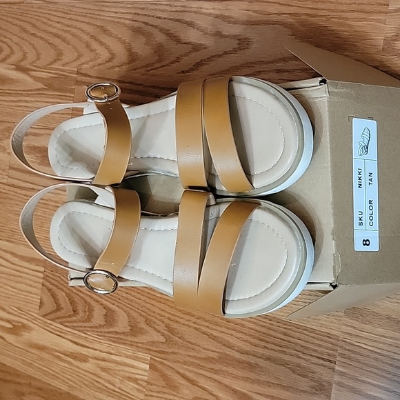 EUC Journee Collection Women's Nikki Wedge Espadrille Sandal Size 8 - Picture 5 of 10